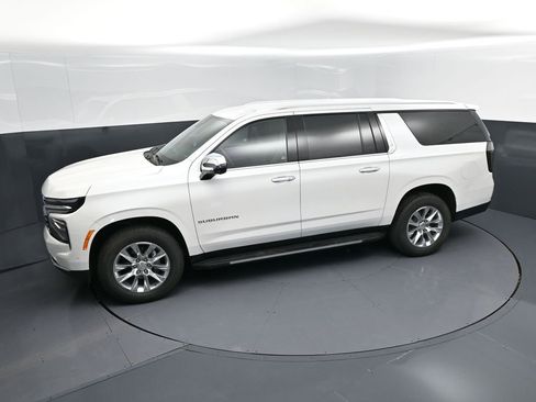 New 2025 Chevrolet Suburban Premier image 32