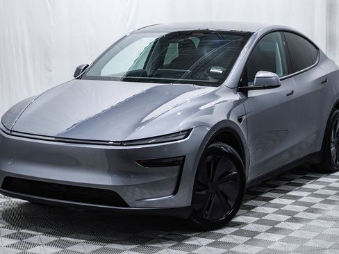 Used 2026 Tesla Model Y Long Range image 3