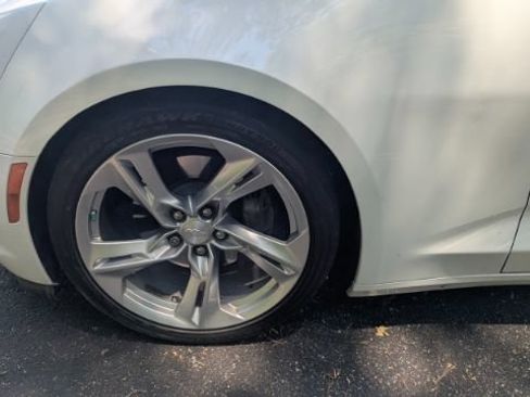 Used 2019 Chevrolet Camaro SS RWD image 9