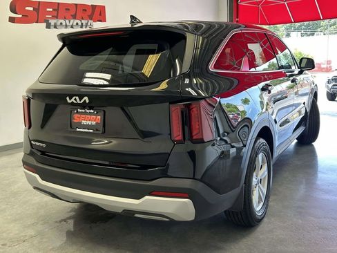 Used 2025 Kia Sorento LX FWD image 3