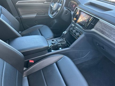 Used 2022 Volkswagen Atlas Cross Sport SE image 16