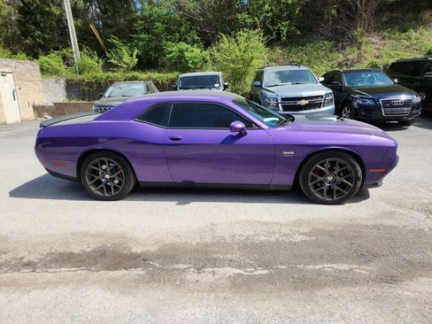 Used 2016 Dodge Challenger R/T image 6