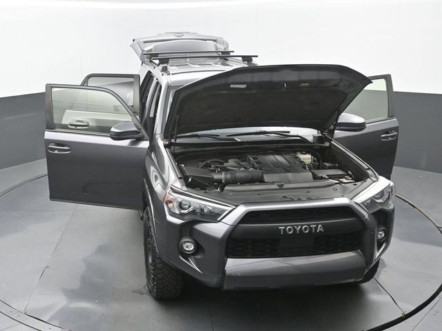 Used 2021 Toyota 4Runner SR5 AWD/4WD image 34