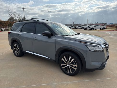 Used 2024 Nissan Pathfinder Platinum w/ Cargo Package image 4