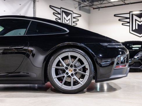 Used 2025 Porsche 911 Carrera RWD image 15