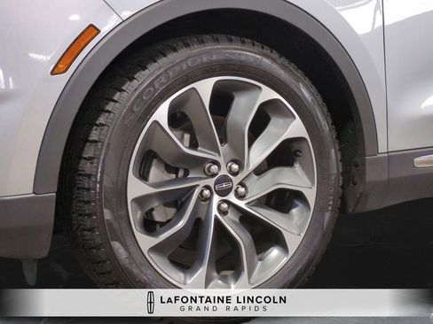 Used 2023 Lincoln Nautilus Reserve image 34