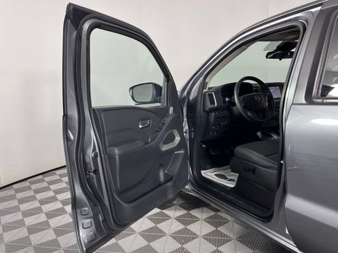 Used 2022 Nissan Frontier SV RWD image 18