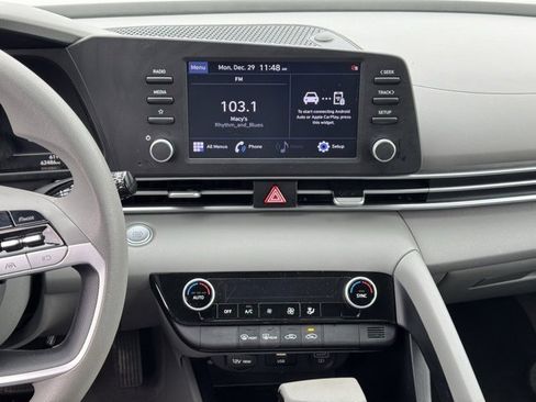 Used 2021 Hyundai Elantra SEL image 12