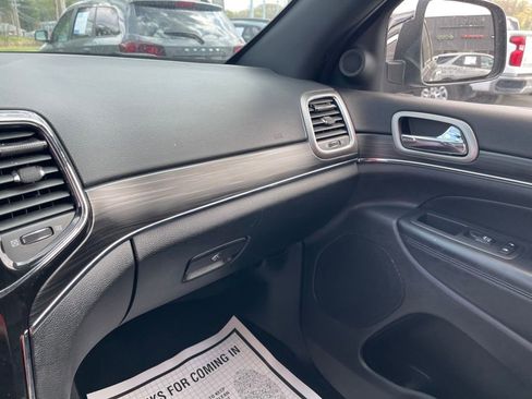 Used 2022 Jeep Grand Cherokee Limited image 26