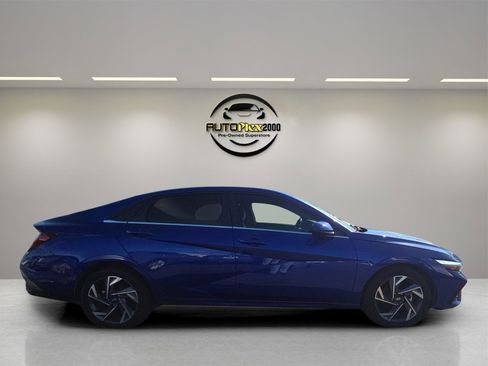 Used 2024 Hyundai Elantra SEL w/ Convenience Package image 8