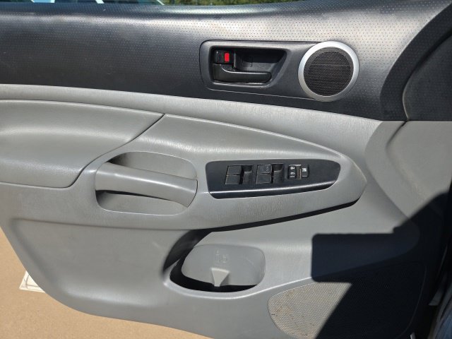 Used 2015 Toyota Tacoma PreRunner w/ SR5 Package RWD image 11
