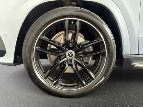 Used 2025 Mercedes-Benz GLS 580 4MATIC image 19