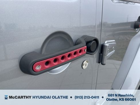 Used 2014 Jeep Wrangler Unlimited Sahara image 20