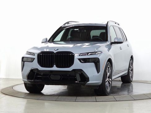 Used 2026 BMW X7 xDrive40i w/ M Sport Package image 3