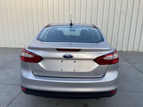 Used 2014 Ford Focus SE w/ SE Winter Package FWD image 4