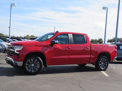 Used 2022 Chevrolet Silverado 1500 LT AWD/4WD image 2