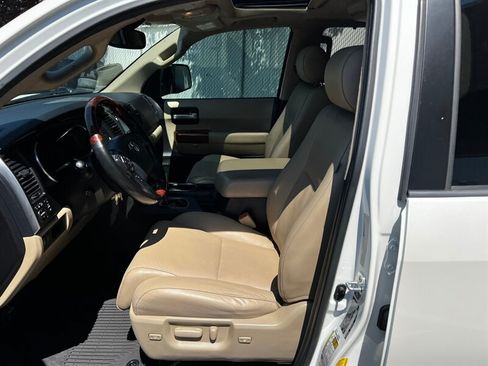 Used 2019 Toyota Sequoia Platinum w/ Carpet Mat Package (TMS) AWD/4WD image 19