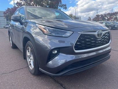 Used 2022 Toyota Highlander LE