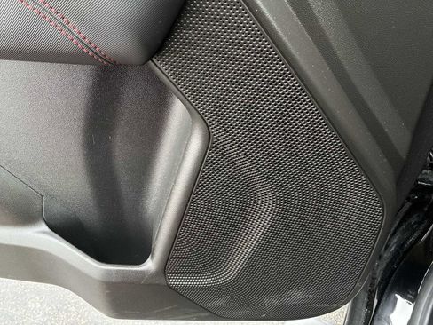 Used 2025 Chevrolet Colorado Z71 w/ Midnight Edition image 24