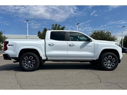 Used 2024 Chevrolet Colorado Z71 w/ Safety Package image 7