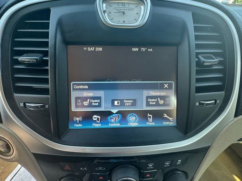 Used 2013 Chrysler 300 image 17