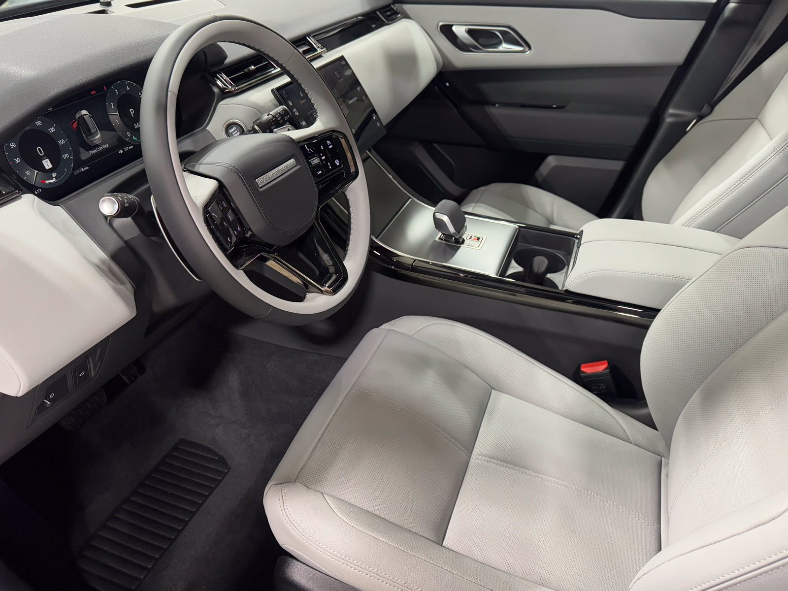 New 2026 Land Rover Range Rover Velar S AWD/4WD image 14
