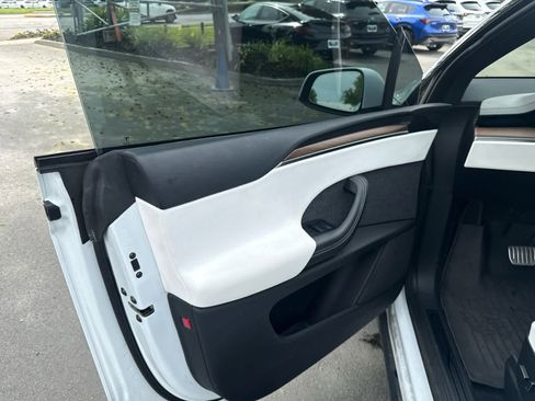 Used 2023 Tesla Model X image 23