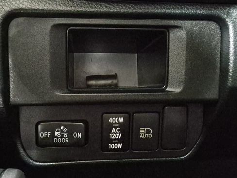 Used 2019 Toyota Tacoma TRD Off-Road w/ Technology Package AWD/4WD image 13