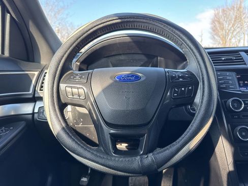 Used 2017 Ford Explorer XLT FWD image 18