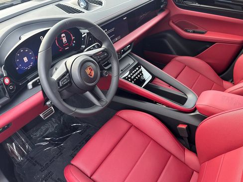 Used 2024 Porsche Macan 4 Electric image 4