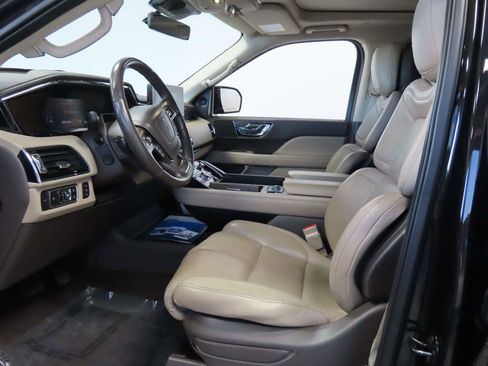 Used 2022 Lincoln Navigator Reserve image 13