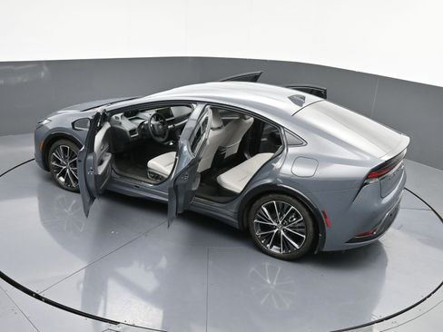 Used 2024 Toyota Prius XLE image 40