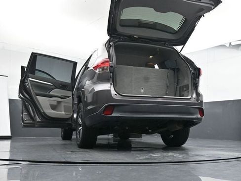 Used 2019 Toyota Highlander LE image 46