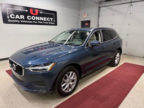 Used 2018 Volvo XC60 T5 Momentum w/ Convenience Package image 2