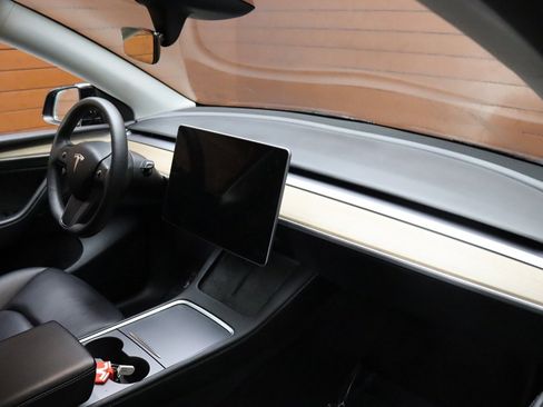 Used 2023 Tesla Model Y Long Range image 33