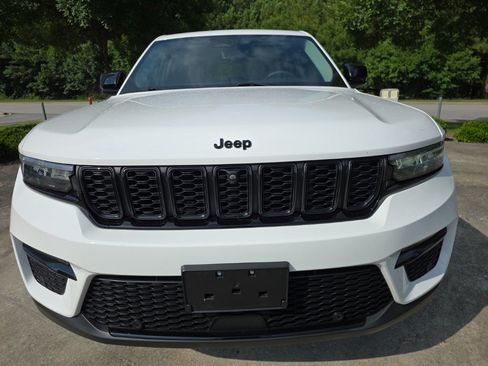 Used 2023 Jeep Grand Cherokee Limited w/ Luxury Tech Group II RWD image 5