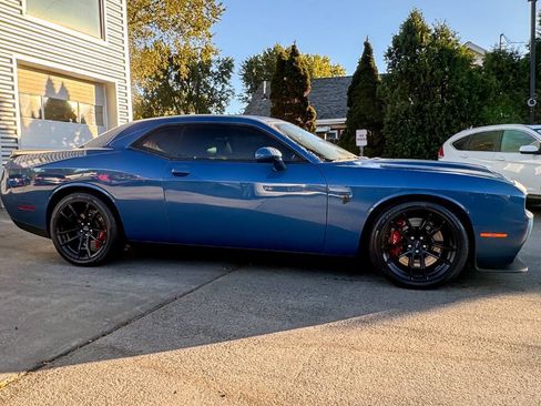Used 2023 Dodge Challenger SRT Hellcat RWD image 2