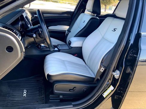 Used 2019 Chrysler 300 S w/ S Model Appearance Package image 7