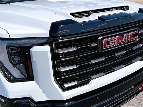 Used 2025 GMC Sierra 2500 AT4X AWD/4WD image 31