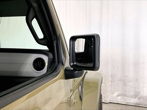 Used 2025 Jeep Gladiator Sport AWD/4WD image 11