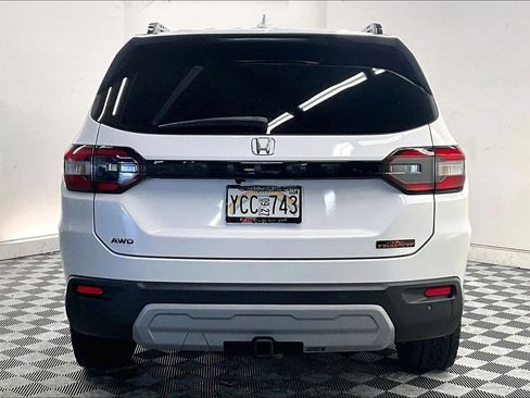 Used 2025 Honda Pilot TrailSport image 3