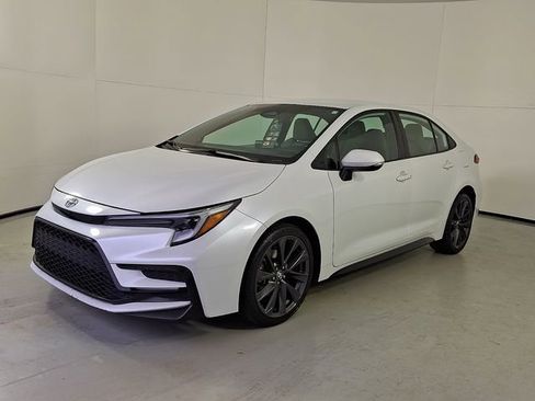 Certified 2024 Toyota Corolla SE image 3