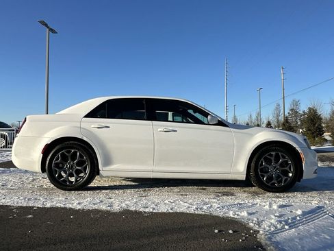 Used 2016 Chrysler 300 S image 3