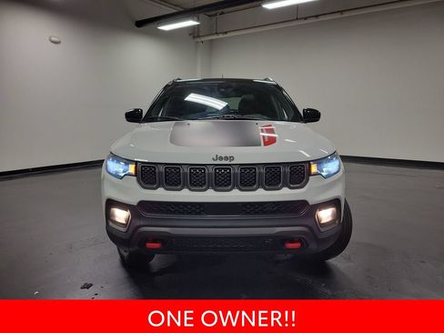 Used 2023 Jeep Compass Trailhawk w/ Sun and Sound Group AWD/4WD image 3