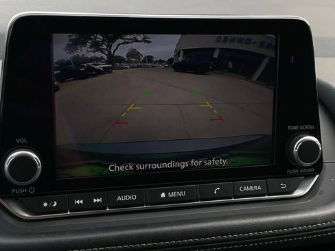 Used 2024 Nissan Rogue S FWD image 18