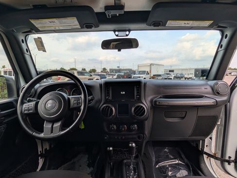 Used 2015 Jeep Wrangler Sport image 12