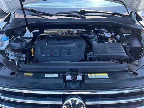 Used 2024 Volkswagen Tiguan SE FWD image 10