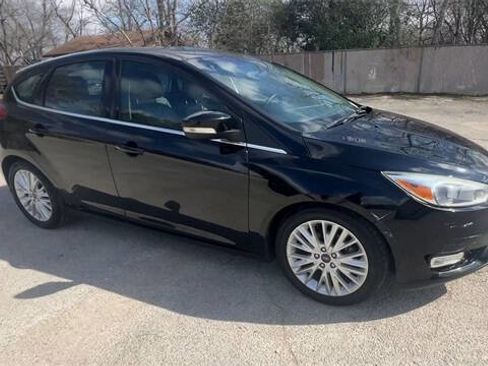 Used 2017 Ford Focus Titanium image 2