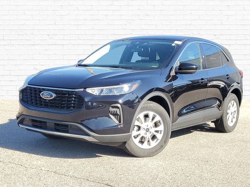 Used 2023 Ford Escape Active w/ Tech Pack #2 AWD/4WD image 1
