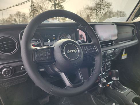 New 2026 Jeep Gladiator Mojave w/ Safety Group image 10